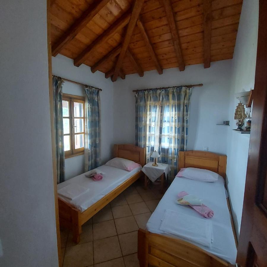 Villa Amfithea Moni Evaggelistrias Exteriör bild